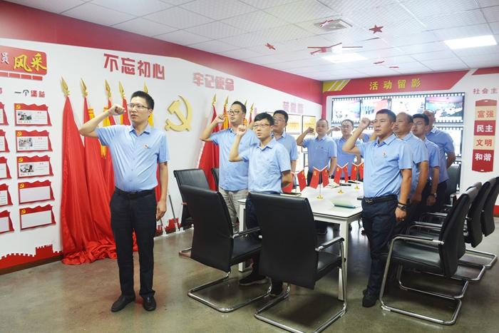 1569373184229058.jpg 重温入党誓词.JPG