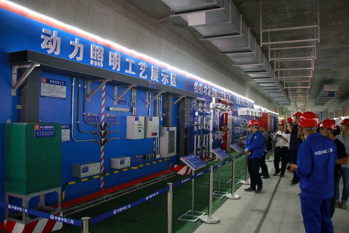图2：观摩机电工艺展示墙_副本.jpg