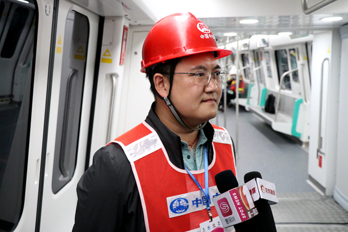 1579588850426531.jpg 图二:公司副总经理刘煜圣接受采访_副本.jpg