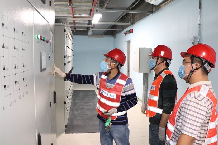 1582246488137185.jpg 图2:项目班子联合检查施工过程_副本.jpg