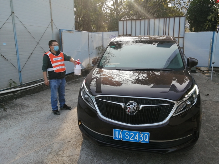 1582246523632481.jpg 图7:施工返回全车消毒_副本.jpg