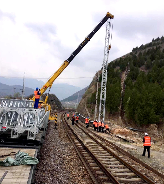 1586785679264086.jpg 6、接触网作业队复工复产---摄影 袁超_副本.jpg