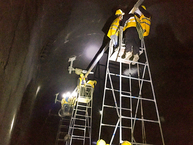 1586833615956983.jpg 彭莫山隧道接触网刚性悬挂首装(程龙)副本.jpg