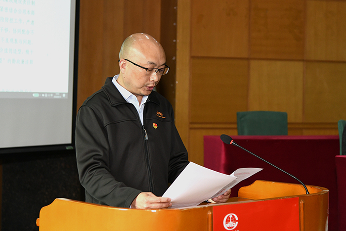 1586931529553689.jpg 图2:宣读《“争创廉洁机关示范部门”活动实施方案》副本.jpg