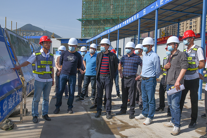 1587352859392320.jpg 图1:观摩现场(罗廷勇摄)副本.jpg