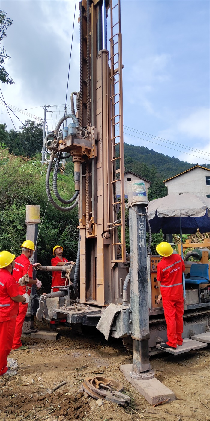 消防水源深井开钻.jpg