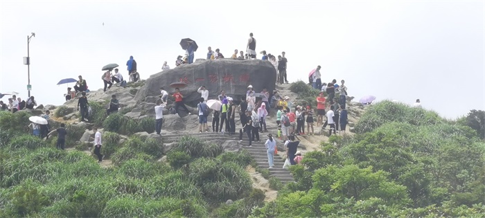 图2：鹏城第一峰.jpg