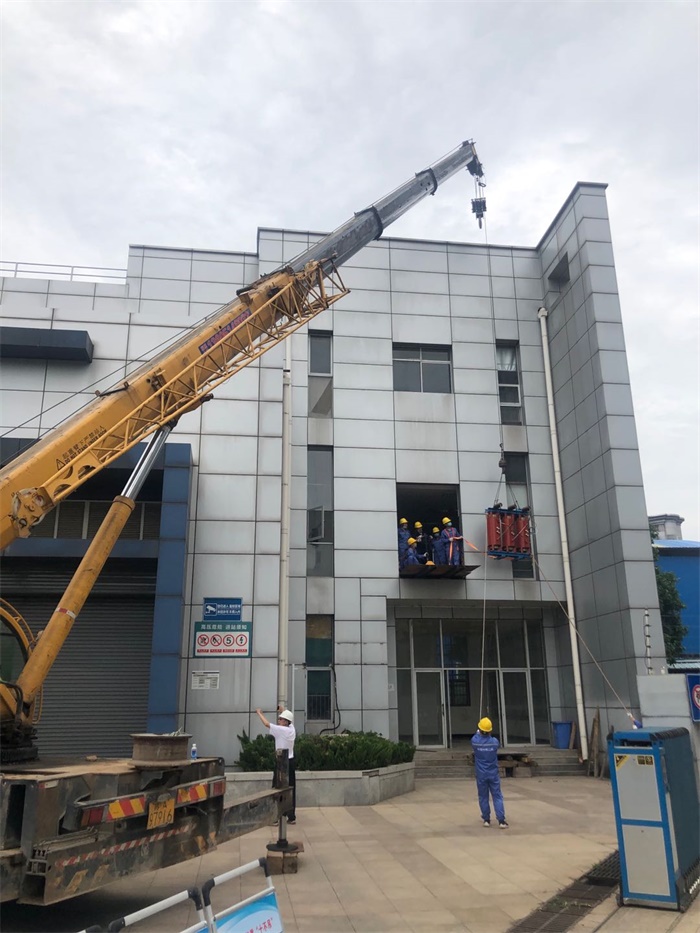 图1：吊装现场.jpg