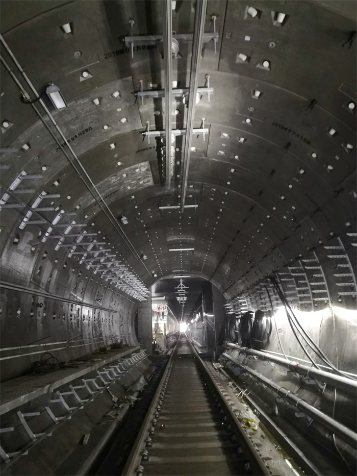 图2.接触网悬挂及汇流排安装完成 (2).jpg