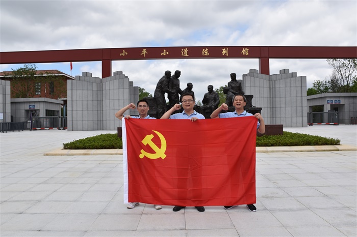 1593597098569955.jpg 参观小平小道重温入党誓词.JPG