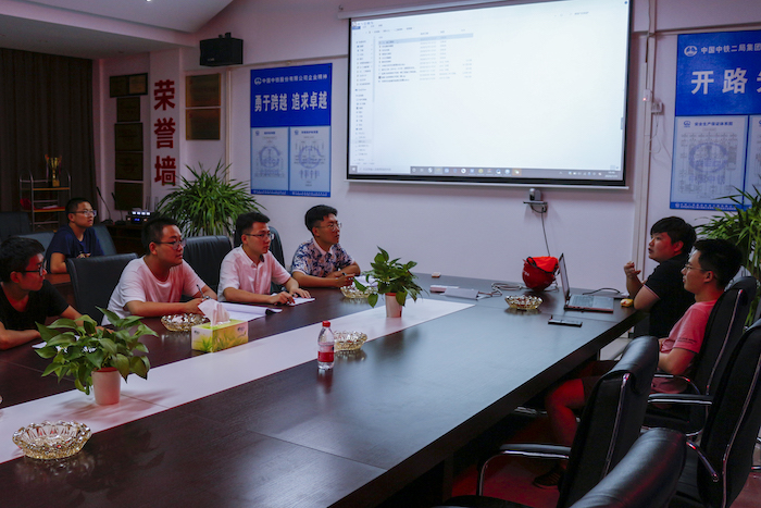 1596288840176516.jpg 三级安全教育交底现场.JPG