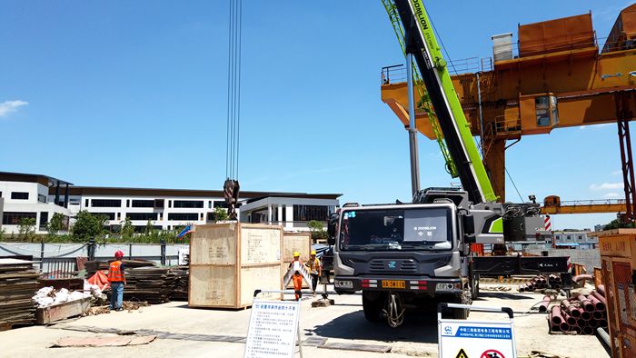 1597289124674652.jpg 设备吊装现场.JPG