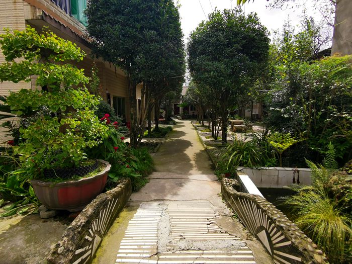 1597395654831675.jpg 图5:驻地花园.jpg