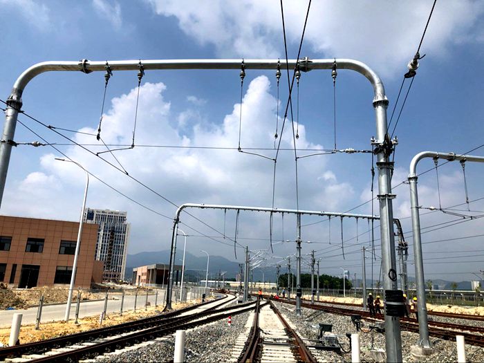 1597657994109537.jpg 图2.接触线架设完成1.jpg