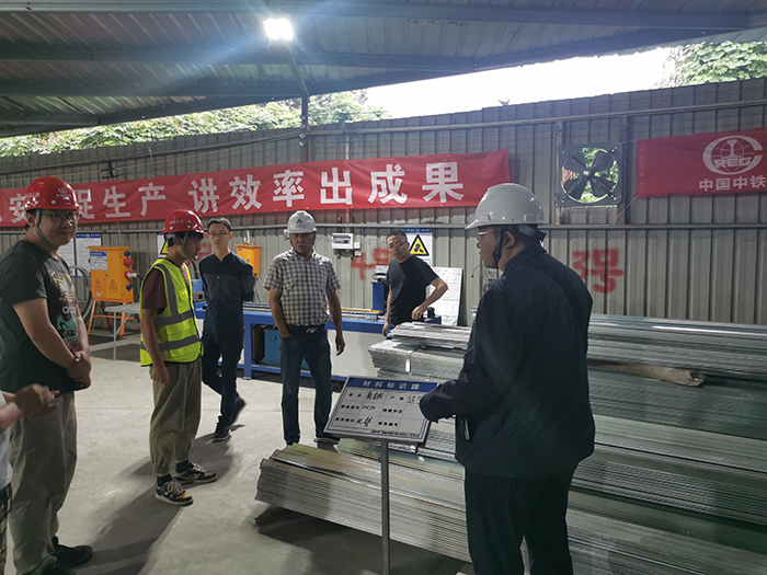 图2；风管加工厂现场.jpg