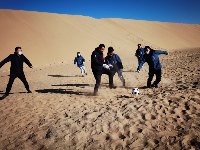 沙滩足球.jpg