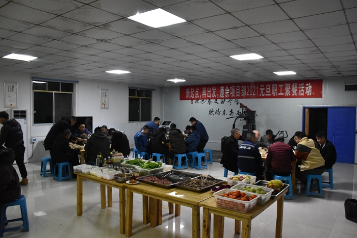 1609756062705118.jpg 吃火锅.JPG