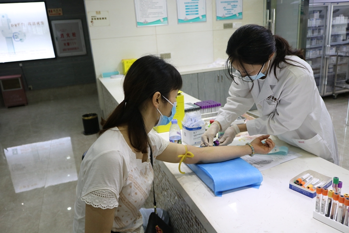 图：体检现场 - 副本.JPG