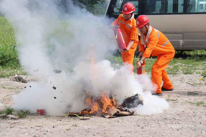 图4：扑灭火源.JPG