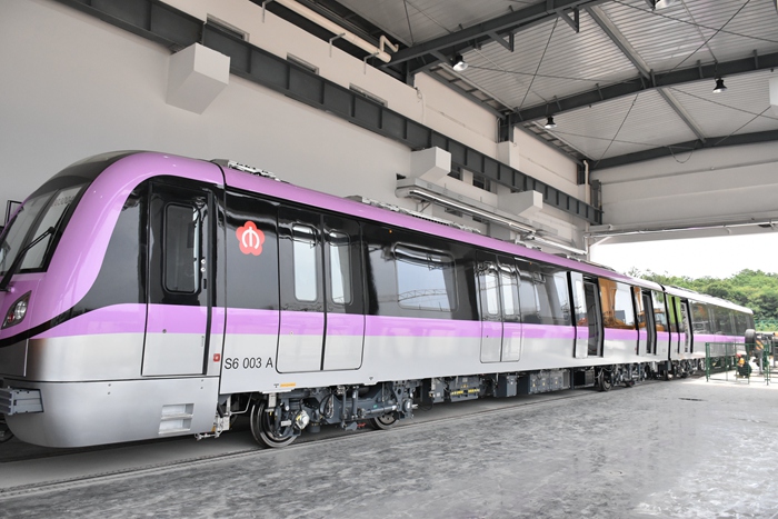 图：宁句线句容车辆段首辆地铁列车.JPG