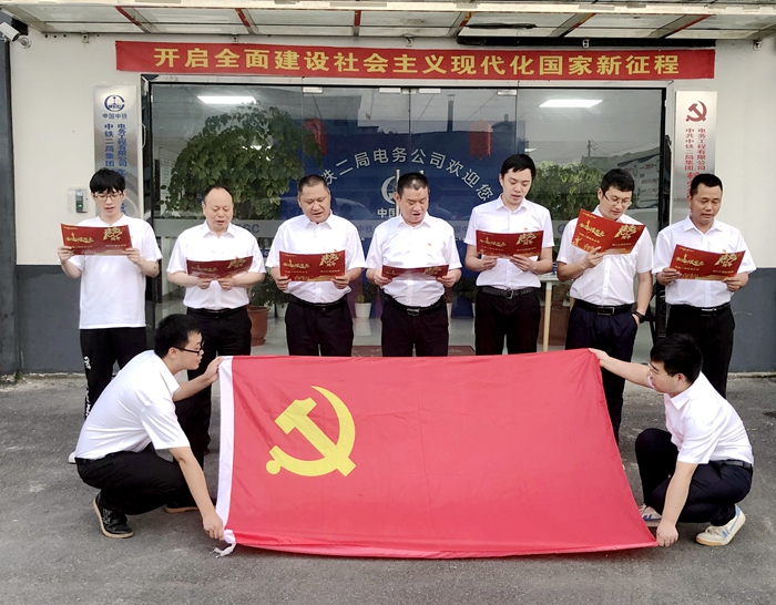 1625196469108336.jpg 图2:合唱《没有共产党就没有新中国》.JPG