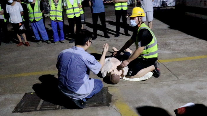 图3：心肺复苏现场教学 - 副本.png