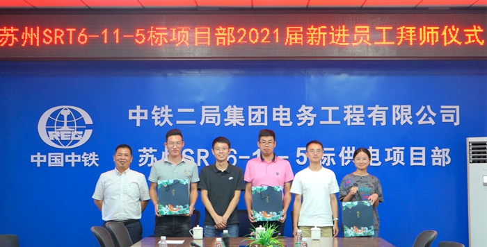 图5：师徒合影留念_副本.jpg