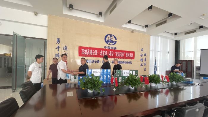 图1 送清凉照片11111.jpg