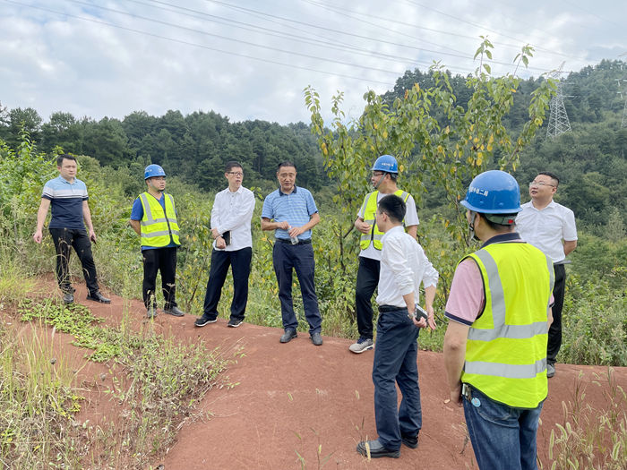 1631958696102802.jpg 图2:开投指挥部领导现场调查_副本.jpg