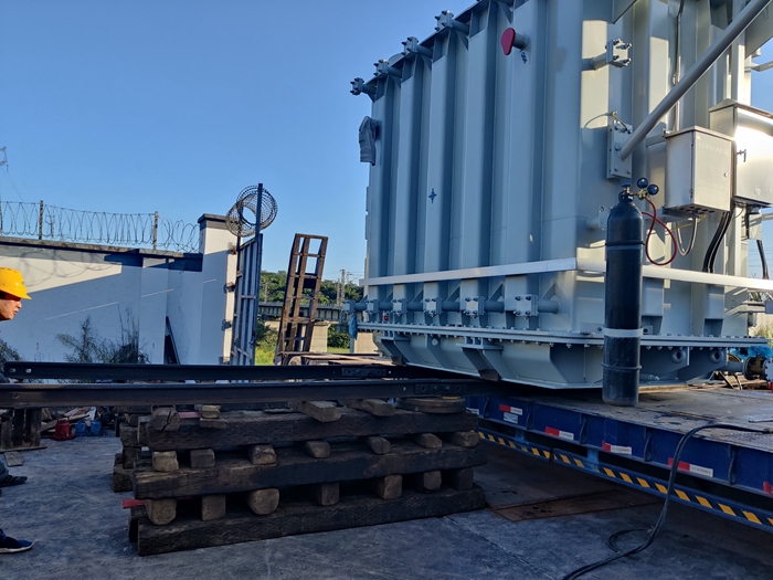 图二：变压器卸载 - 副本.jpg