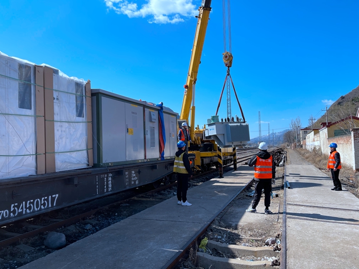 图2：调压器吊装 - 副本.JPG