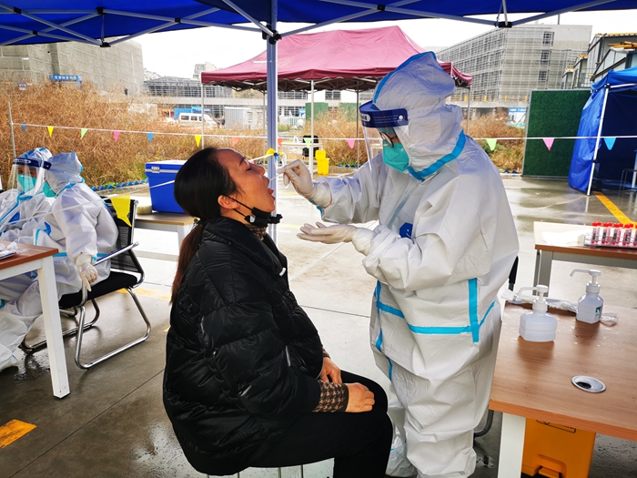 图：核酸检测现场.jpg