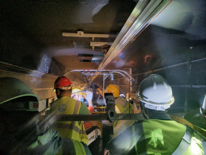 图1：地下段接触网冷滑试验 - 副本.jpg