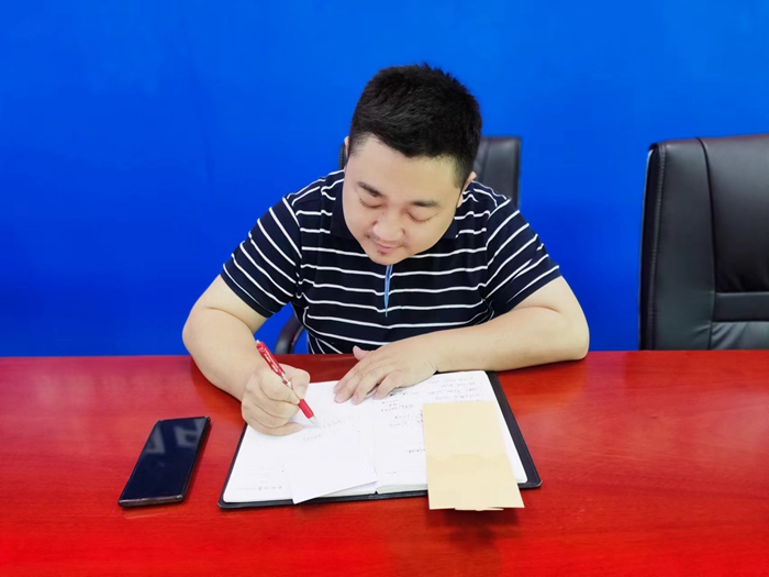 图二：书写贺卡.jpg