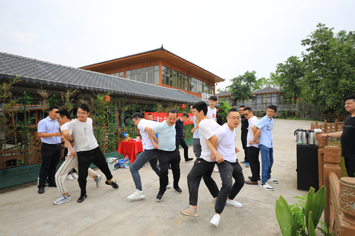 合力背气球_副本.jpg