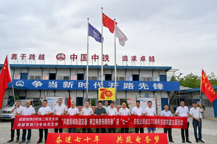 图1：合影_副本.jpg