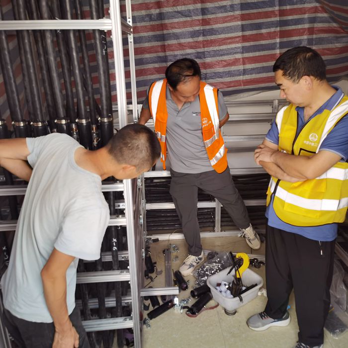 图1：重庆东环线现场解决施工难题.jpg