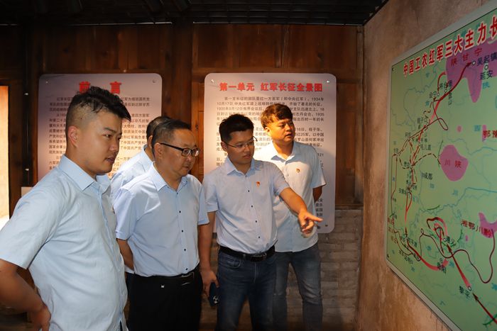 参观农民博物馆_副本.jpg