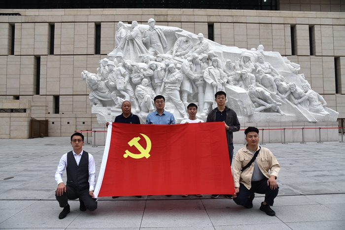 参观合影.JPG