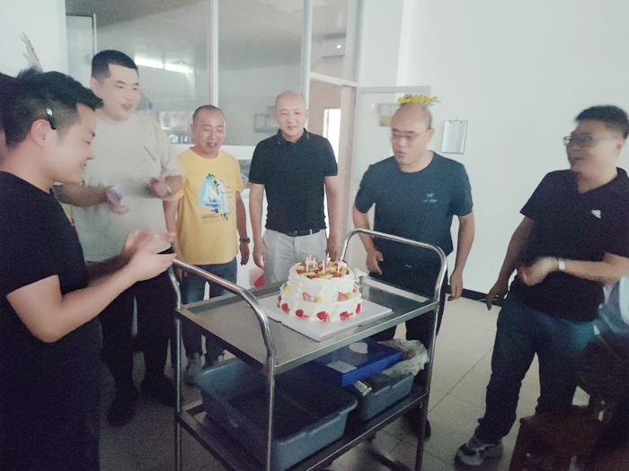 图1：集体生日会.jpg