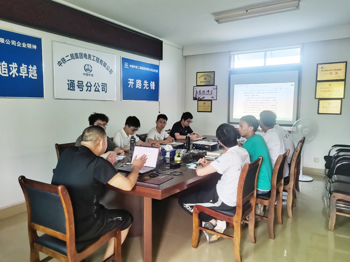 图1：理论学习现场1.jpg