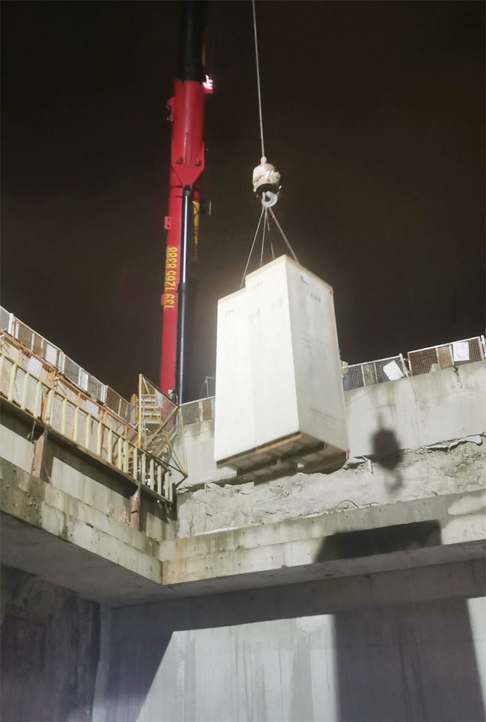设备吊装.jpg